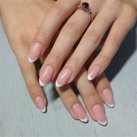 french nails mandelform|Mandelform schönes French Design in rot